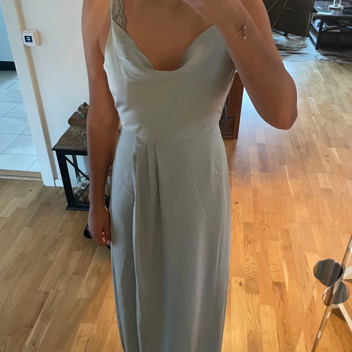 Ljusblå långklänning med slits