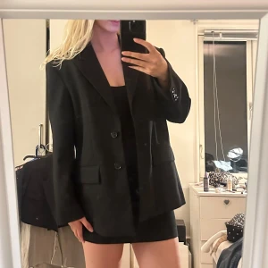 Wakakuu kavaj  - Så snygg kavaj från Wakakuu i fint skick i storlek xs men sitter som en S! Super fin passform🩷 nypriset var runt 2000 kr