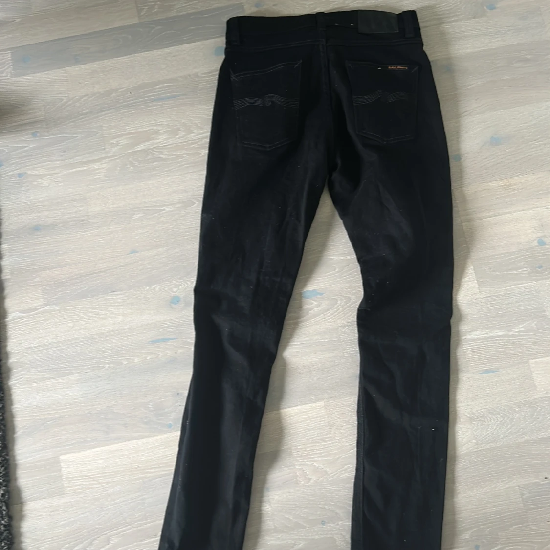 Svarta nudie jeans slim fit - 1