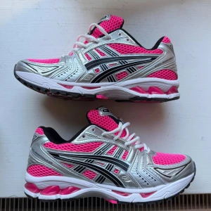 Asics gel kayano 14 - Skick som ny. Har för mycket skor och använder inte dem. Pris går att diskutera. Riktigt rare och svårfunna