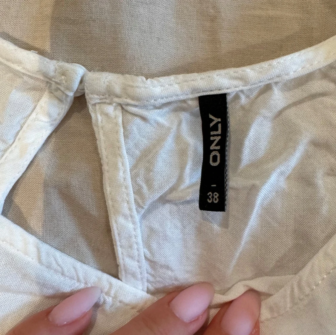 Vit t-shirt från ONLY, strl 38 - 3