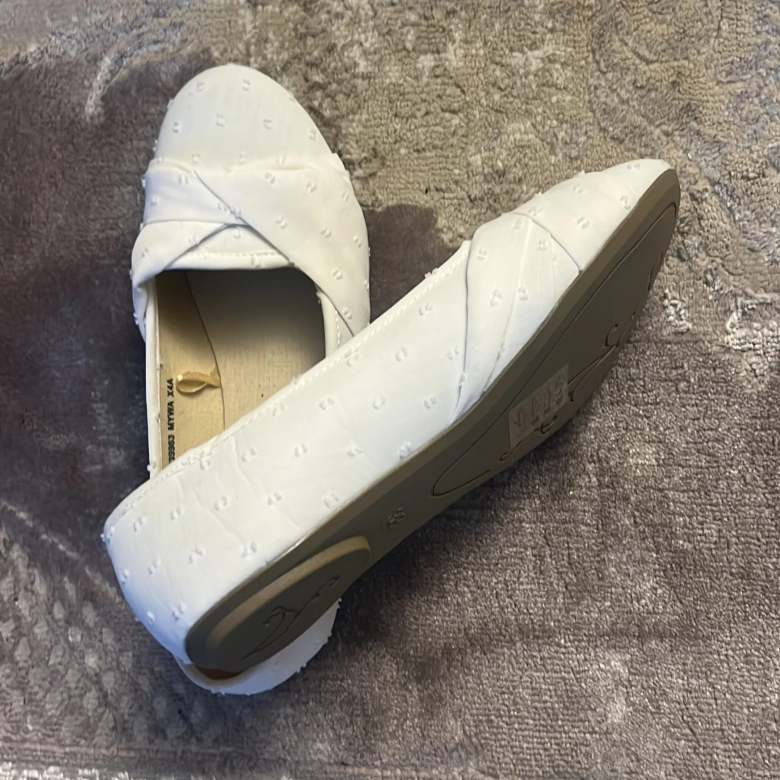 Vita ballerinaskor från Clou, strl 38 - 1