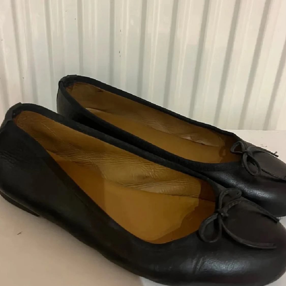 Svarta ballerinaskor i skinn från Billi Bi