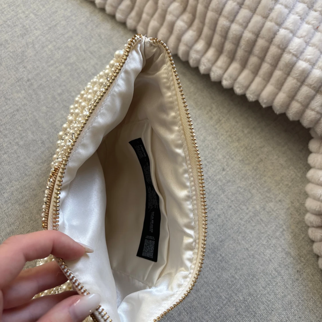 Pärlbroderad kuvertväska i satin - 2