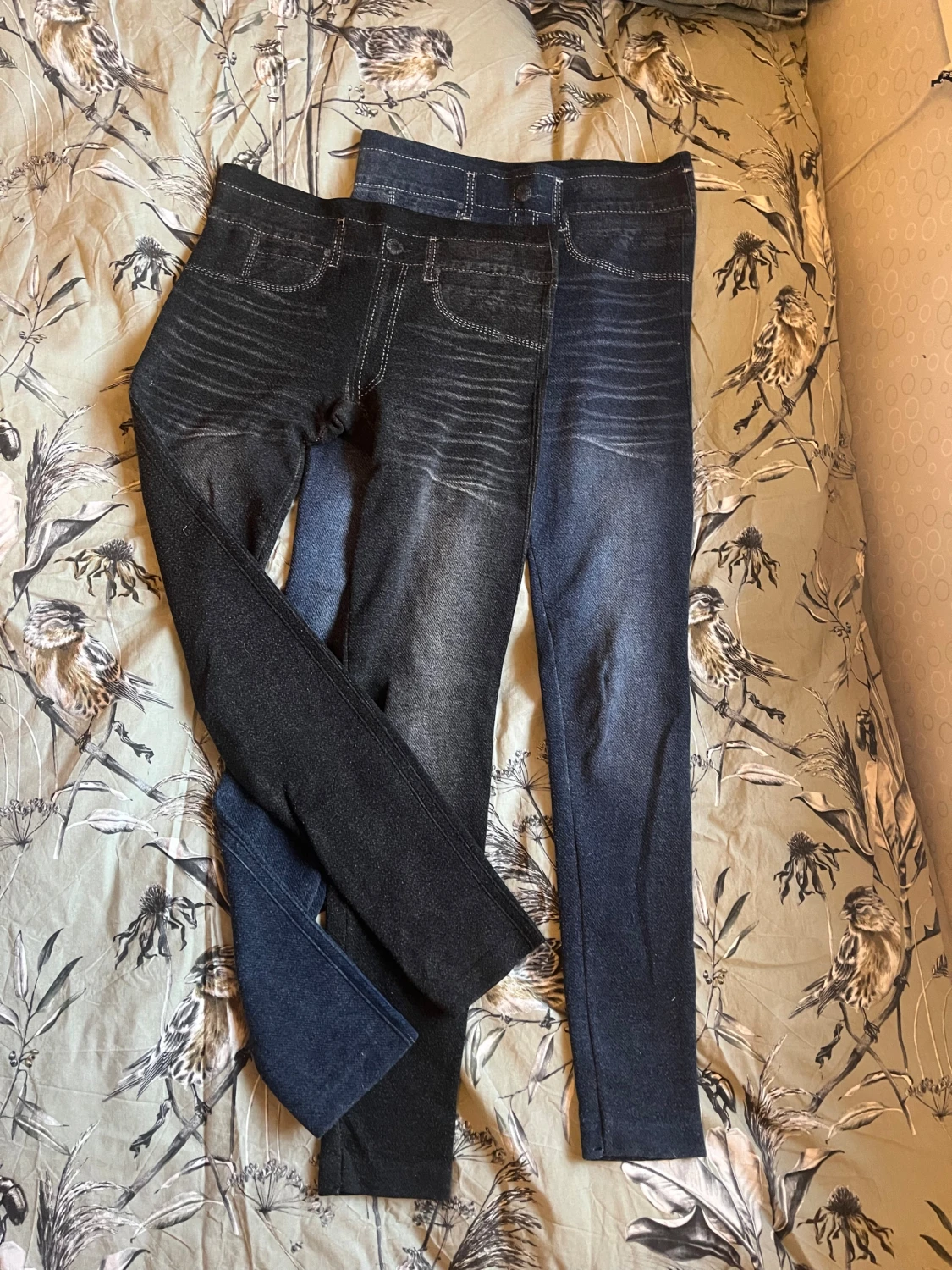 Två par skinny jeansleggings S/M