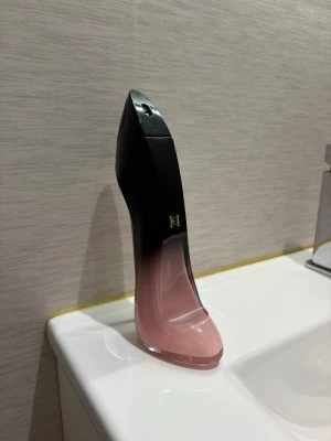 Carolina Herrera Good Girl💕 - Carolina Herrera Good Girl Parfym som är helt ny💕 Säljer då jag råkade köpa fel doft. Nypris 1575 kr, mitt pris 799💕 80 ml.