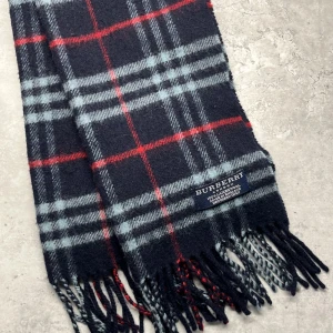 Burberry halsduk - Sprillans ny burberry scarf 