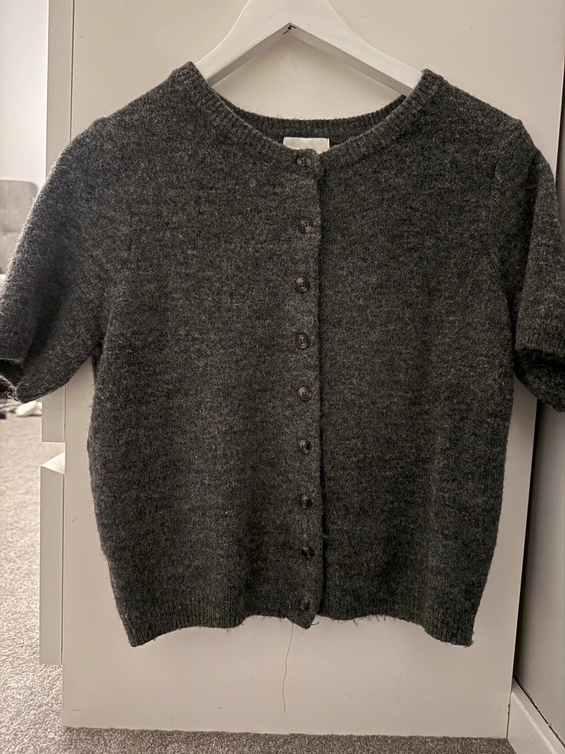 Mörkgrå stickad kofta från H&M - 1