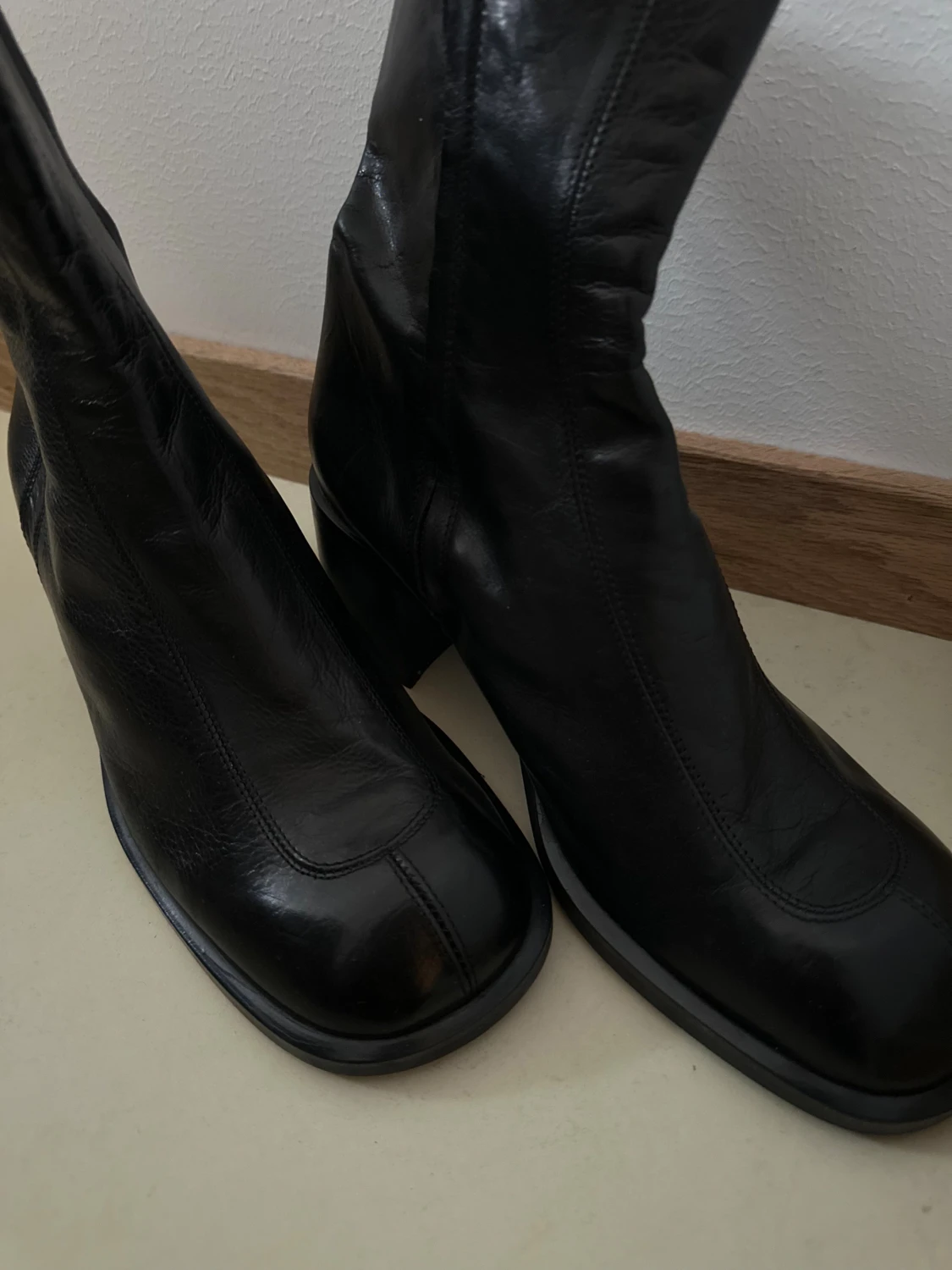 Svarta skinnstövletter - 1