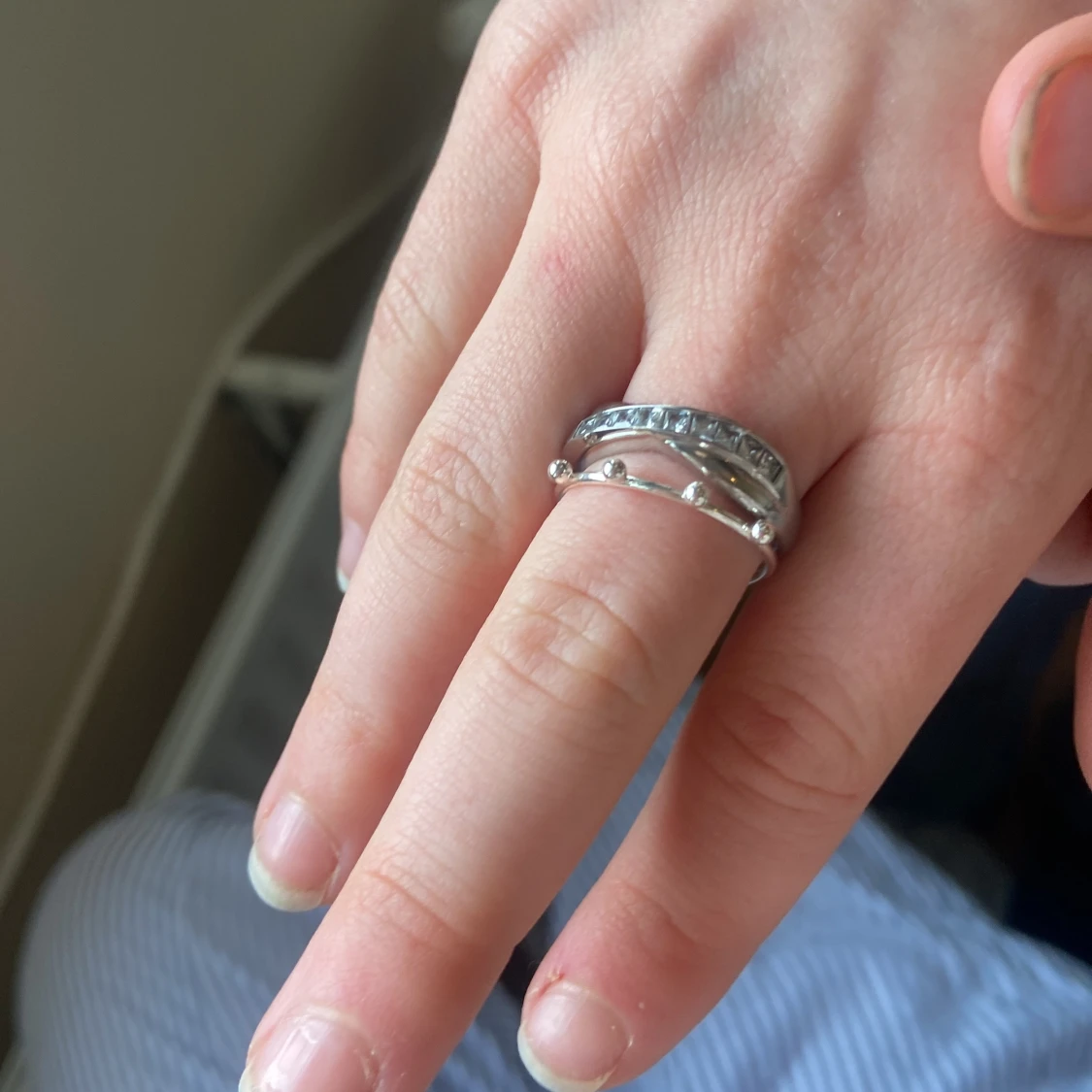 Silverring med kuldetaljer - 2