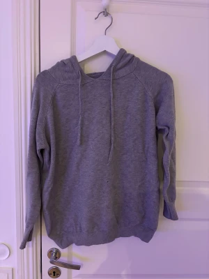 Merinoull hoodie  - Grå merinoull hoodie i storlek s/xs inga defekter skriv vid funderingar 