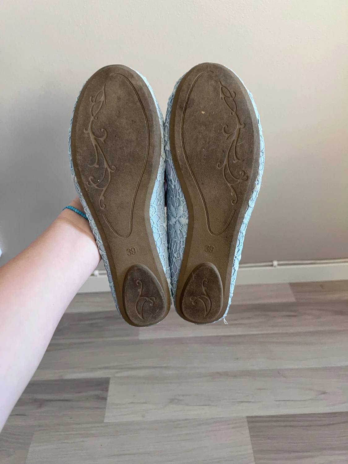 Ljusblå spetsiga ballerinaskor från Clou - 2