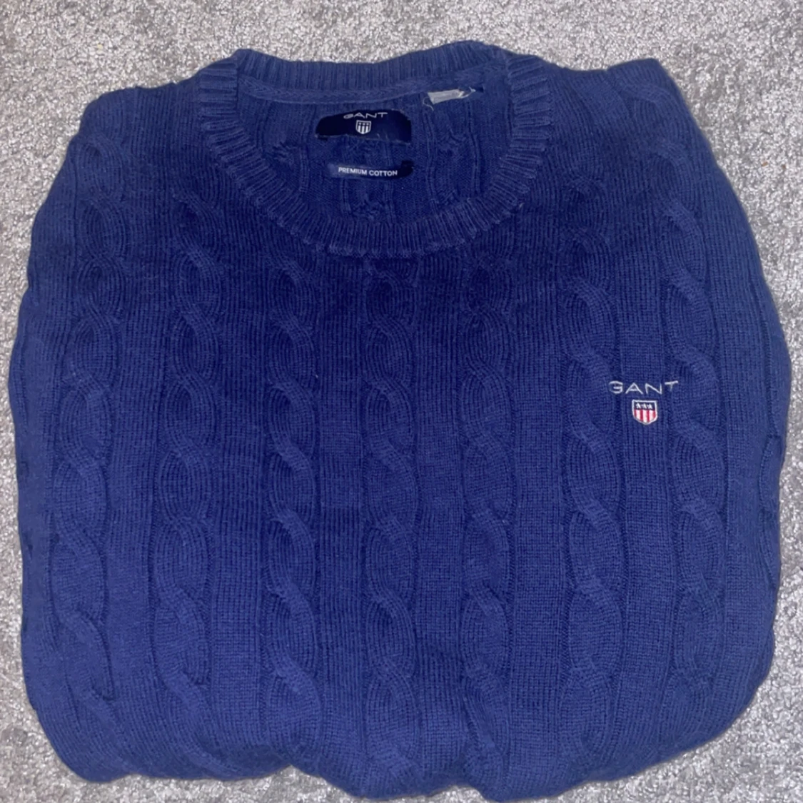 Marinblå kabelstickad tröja från GANT - 3