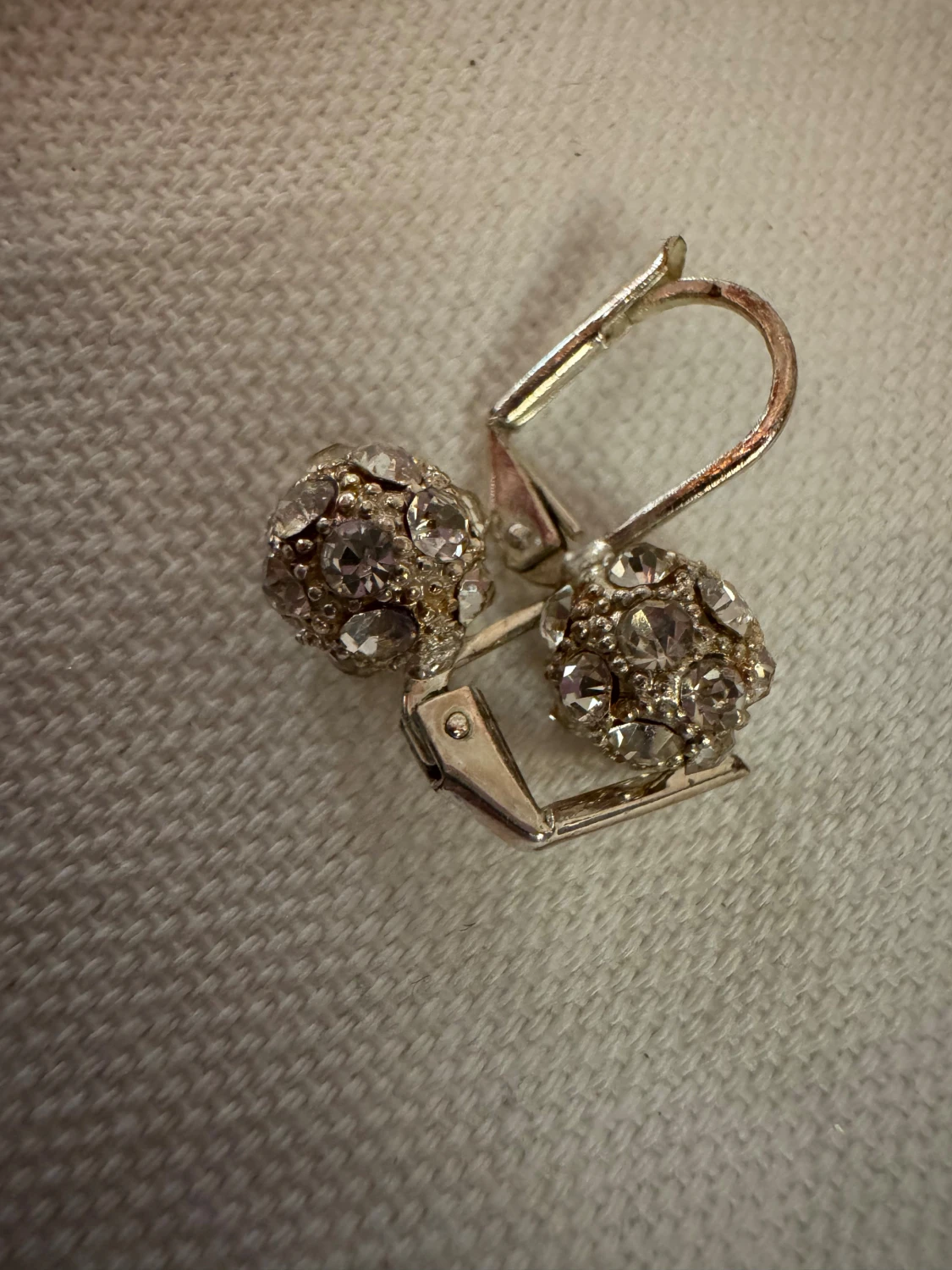 Glittriga silverörhängen med pärlor - 1