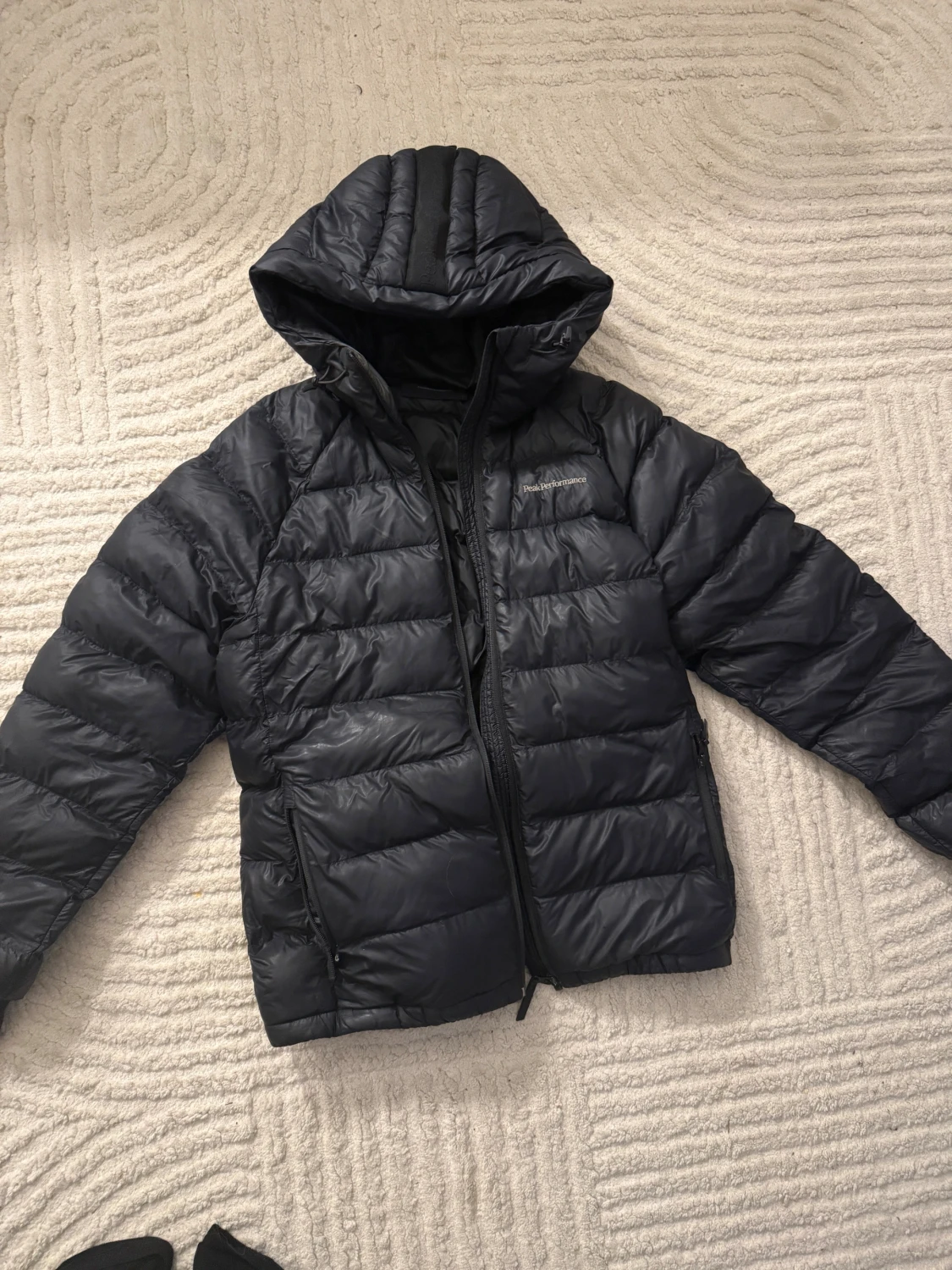 Svart Peak Performance dunjacka L