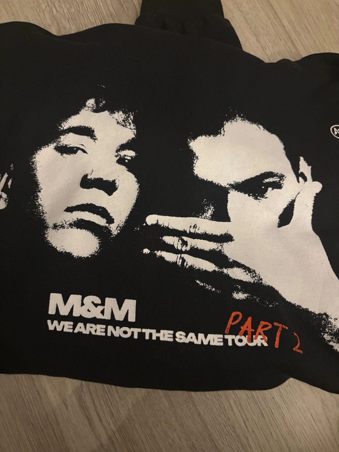Limited edition svart hoodie M&M Tour Part 2 - 4