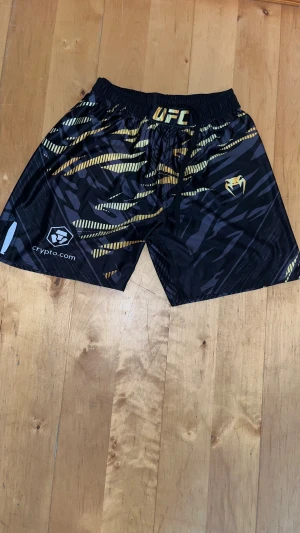 UFC Vemum shorts champion - UFC Venum Shorts L
