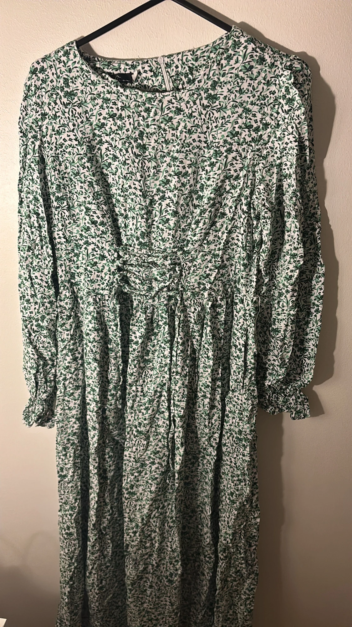 Grönblommig långklänning med knyt