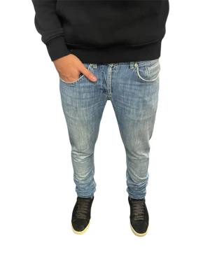 Dondup George jeans - Ljusblå Dondup George jeans. Mycket bra skick. Storlek 30 passar dig mellan 175-185 ungefär. Modellen är 173cm, 64kg. Pris kan diskuteras!!