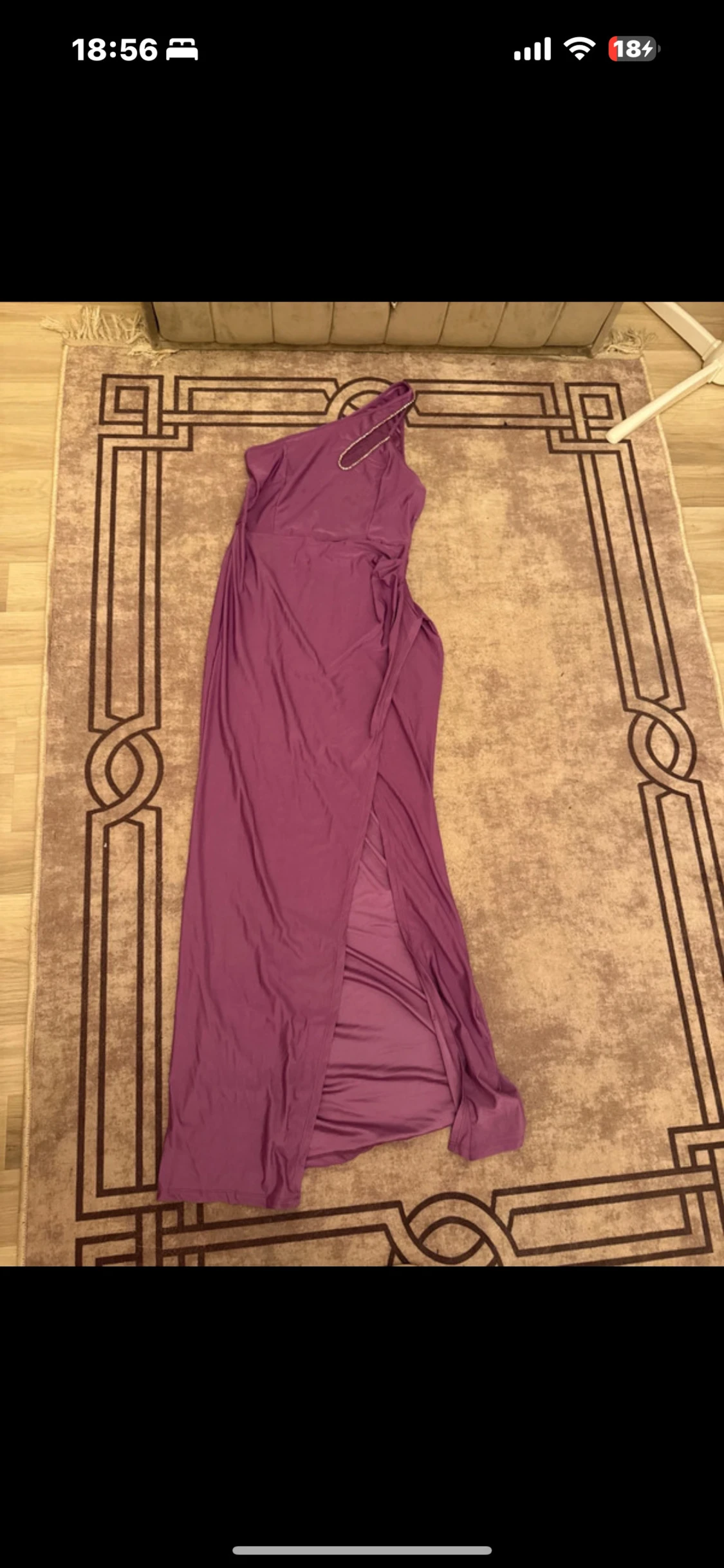 Lila långklänning med slits