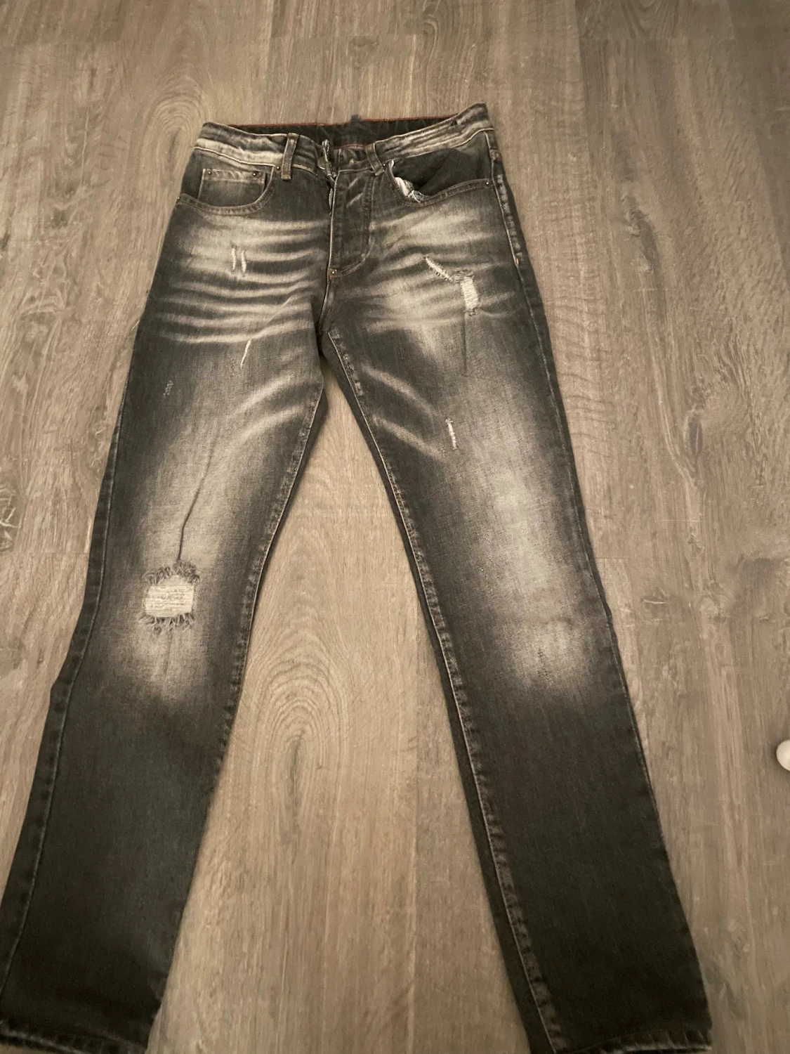 Svarta distressed jeans från Dsquared2