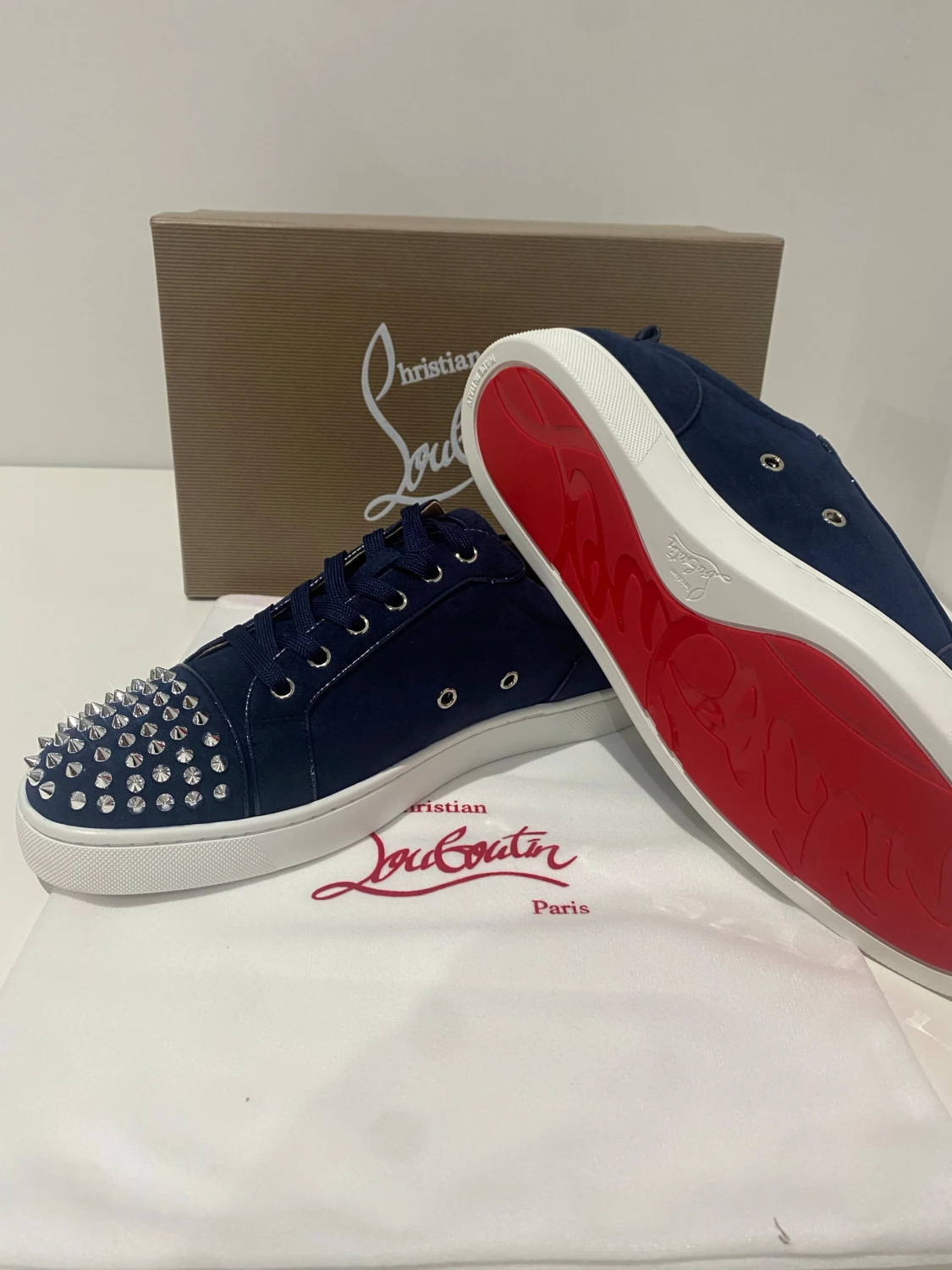 Christian Louboutin blå sneakers med nitar