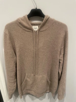 Kashmir hoodie - Kashmir hoodie ifrån john henric. Cond 9/10. Size M. Tveka inte att kontakta mig vid frågor eller funderingar!