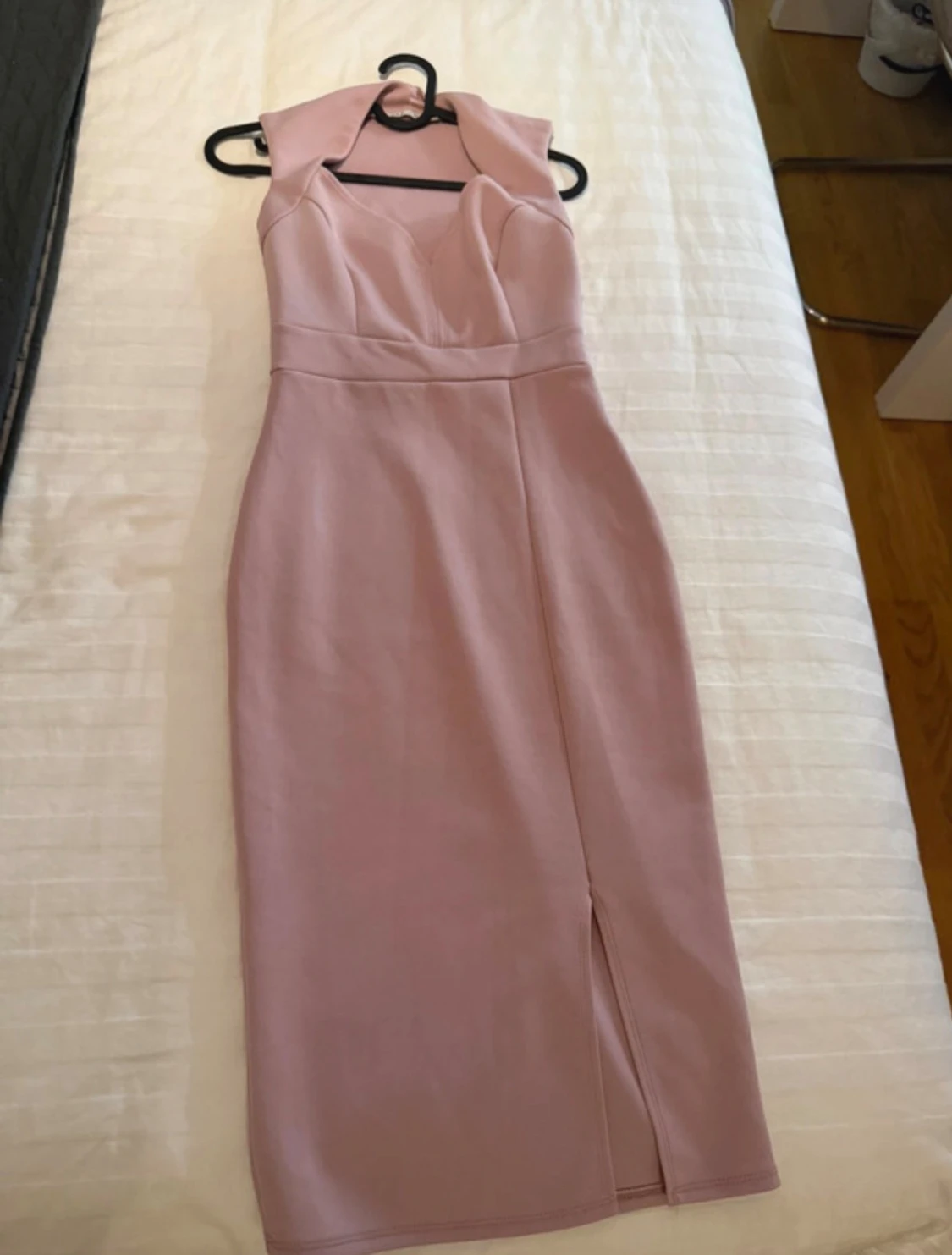 Ljusrosa långklänning med slits - 1