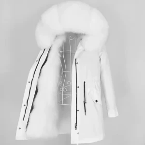 Vit parkajacka med fluffig huva - Säljer en vit parkajacka med stor fluffig huva i rävpäls inuti och på luvan snörning i midjan. Varmaste jackan som finns! Köpt för 3499:- på luxeswe.com ALDRIG ANVÄND