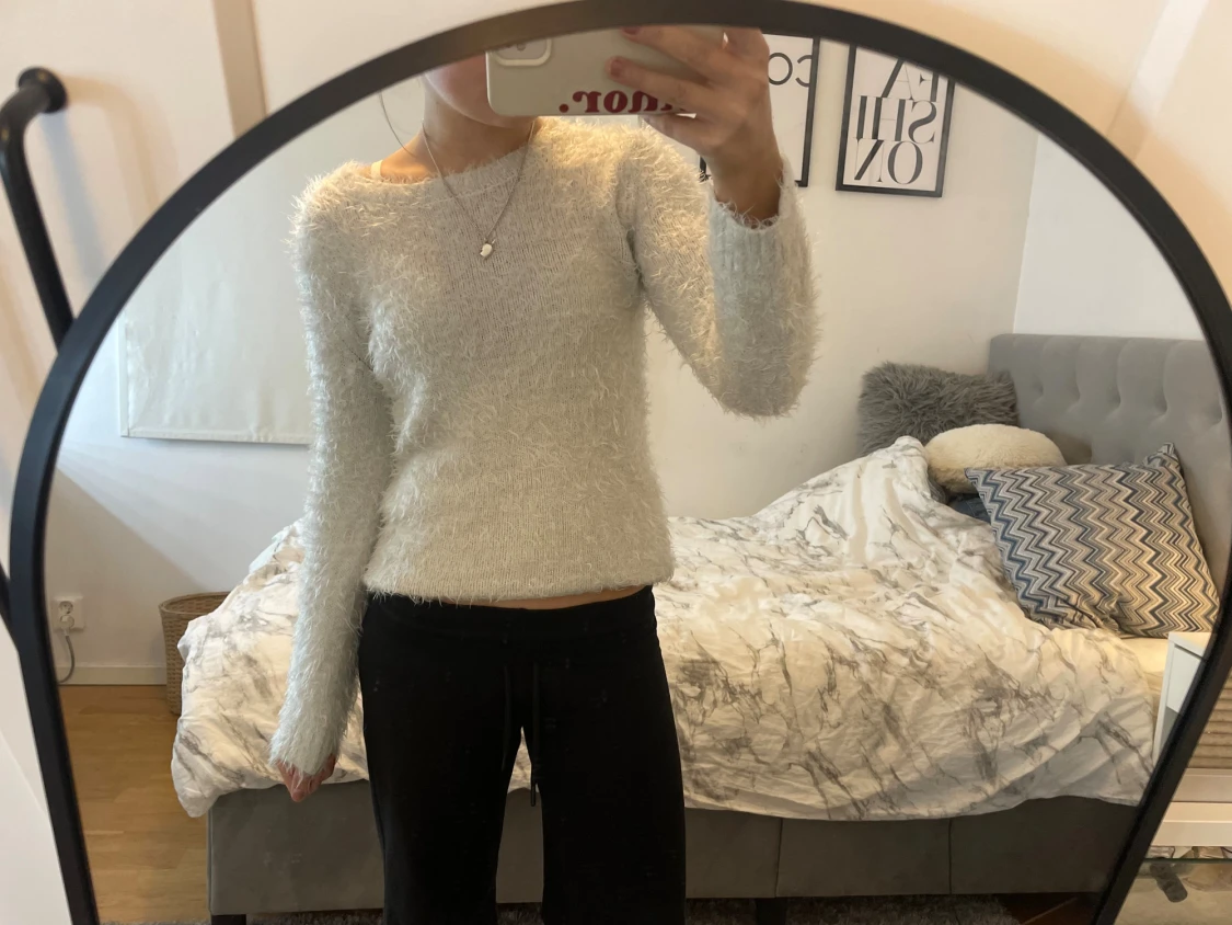 Vit stickad lurvig tröja - 3