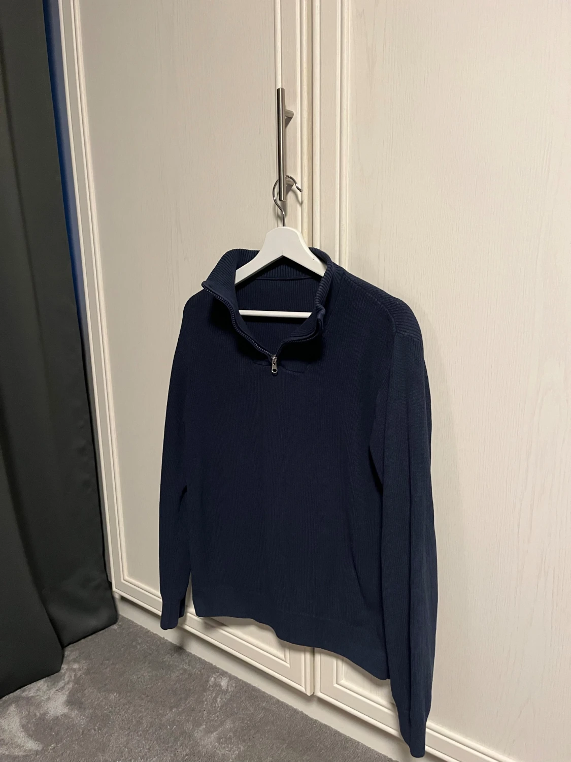 Marinblå stickad tröja  - 1