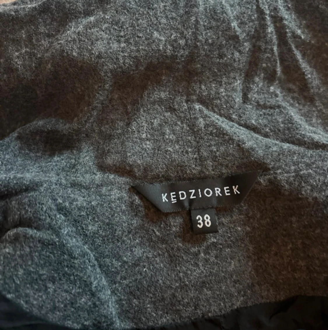 Mörkgrå kofta med bälte - 4