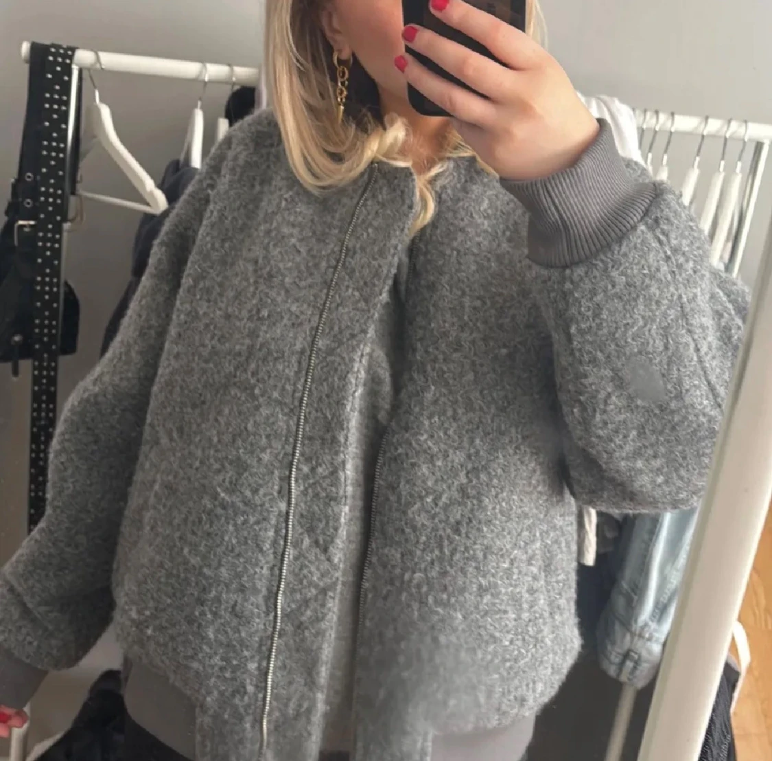 Grå teddy bomberjacka i storlek L - 1