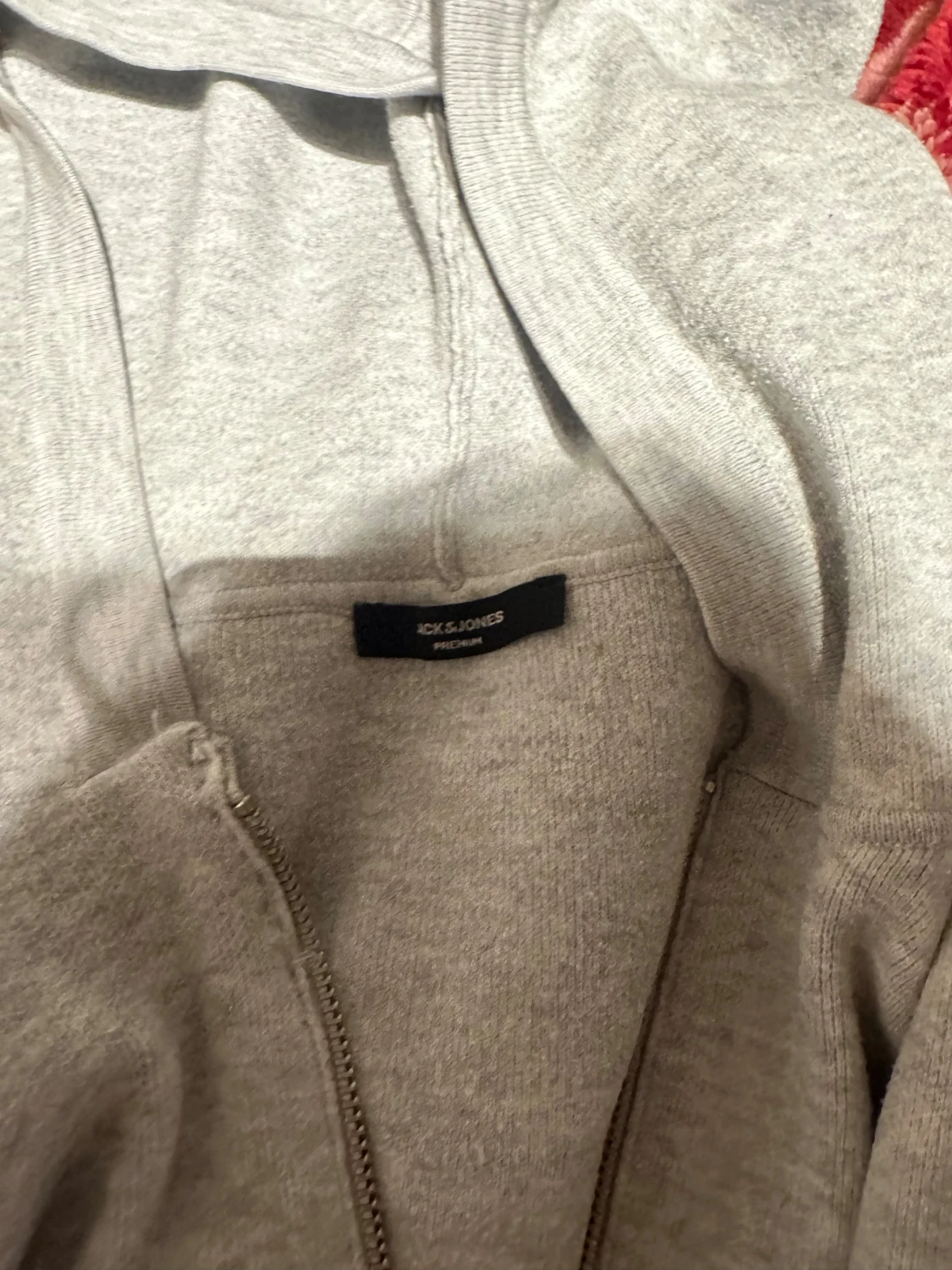 Grå hoodie från Jack & Jones - 1