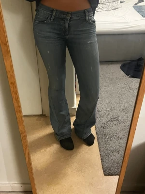 Lågmidjade jeans - Fina utsvängda jeans!!