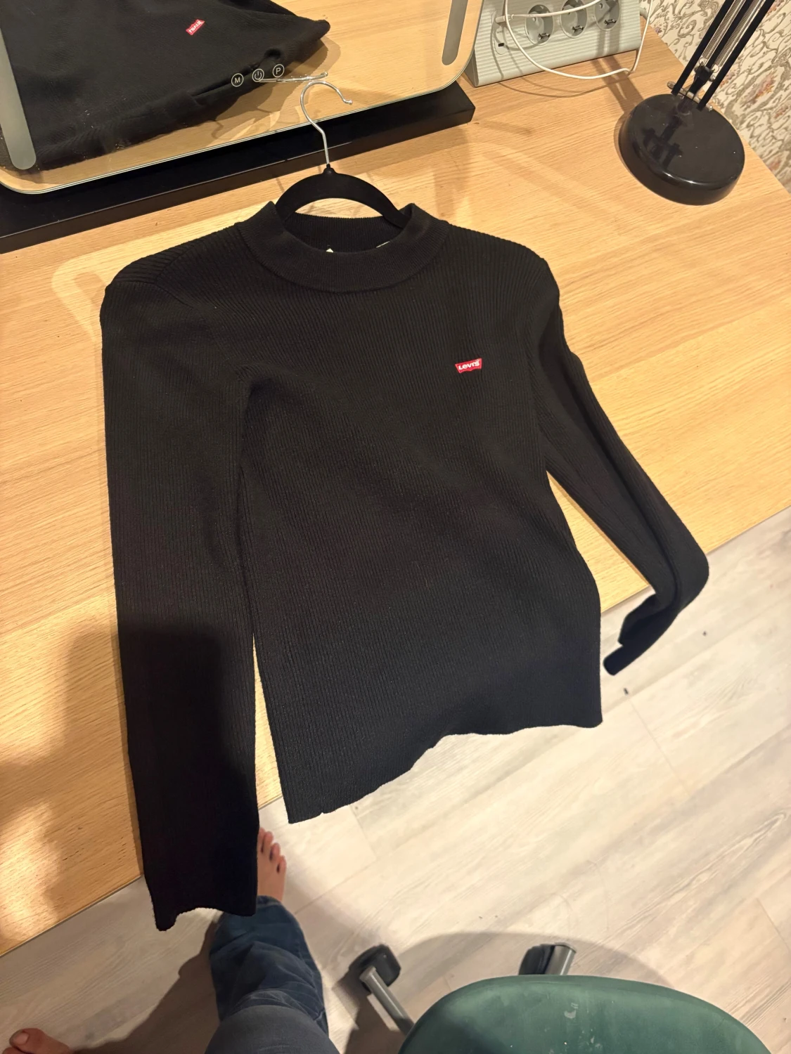 Svart ribbad polotröja från Levi's