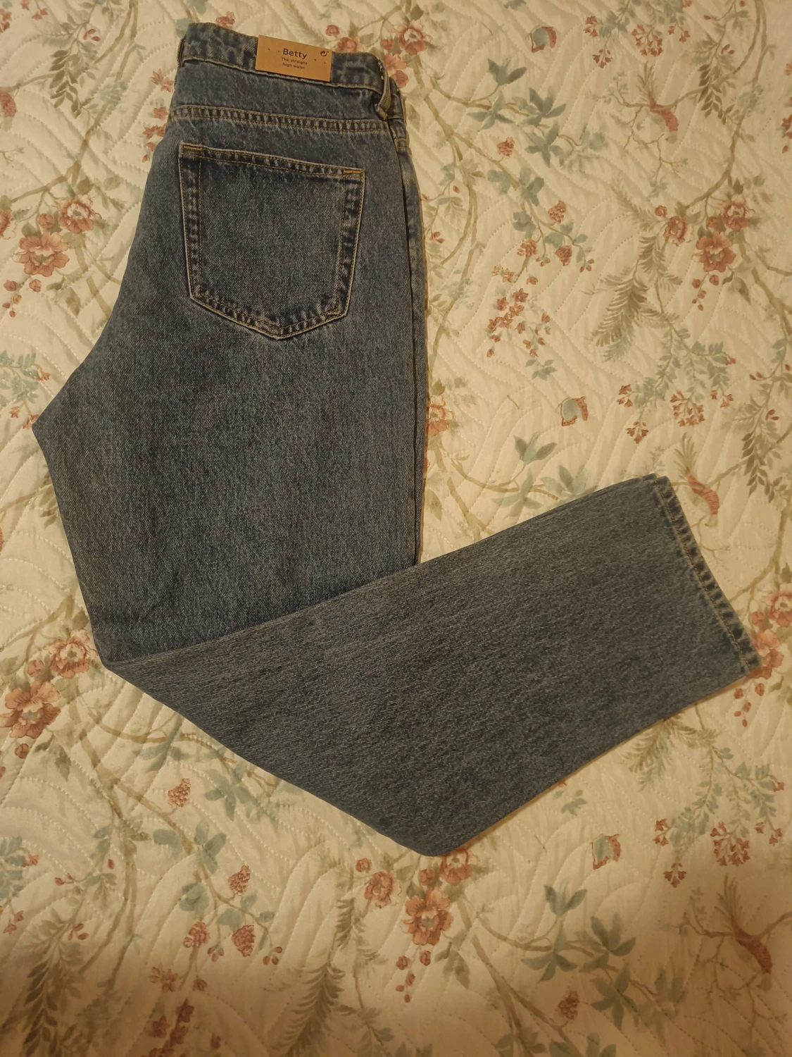 Blå raka jeans Betty från Lindex - 1