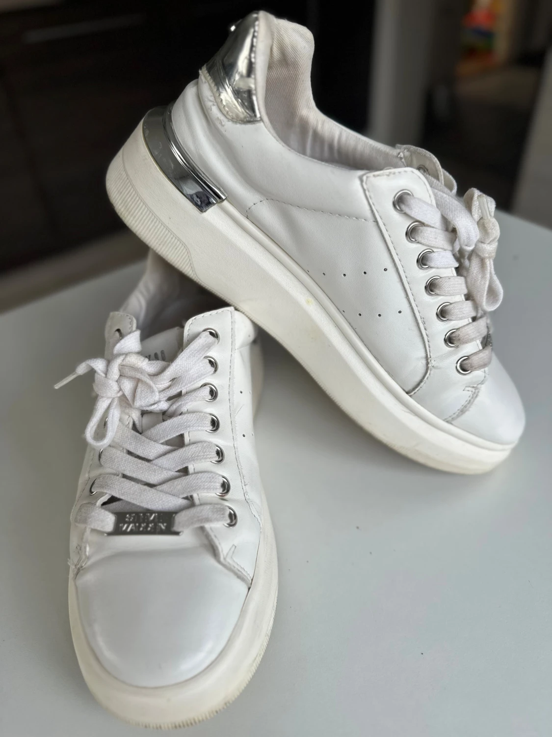 Vita sneakers från Steve Madden - 1