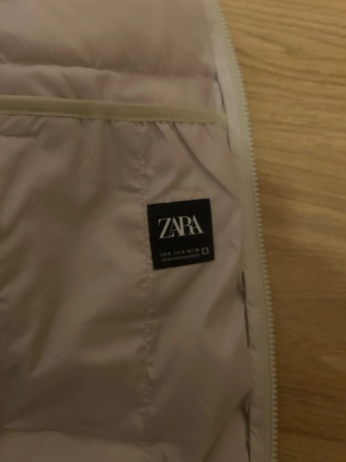 Beige pufferjacka från Zara - 3