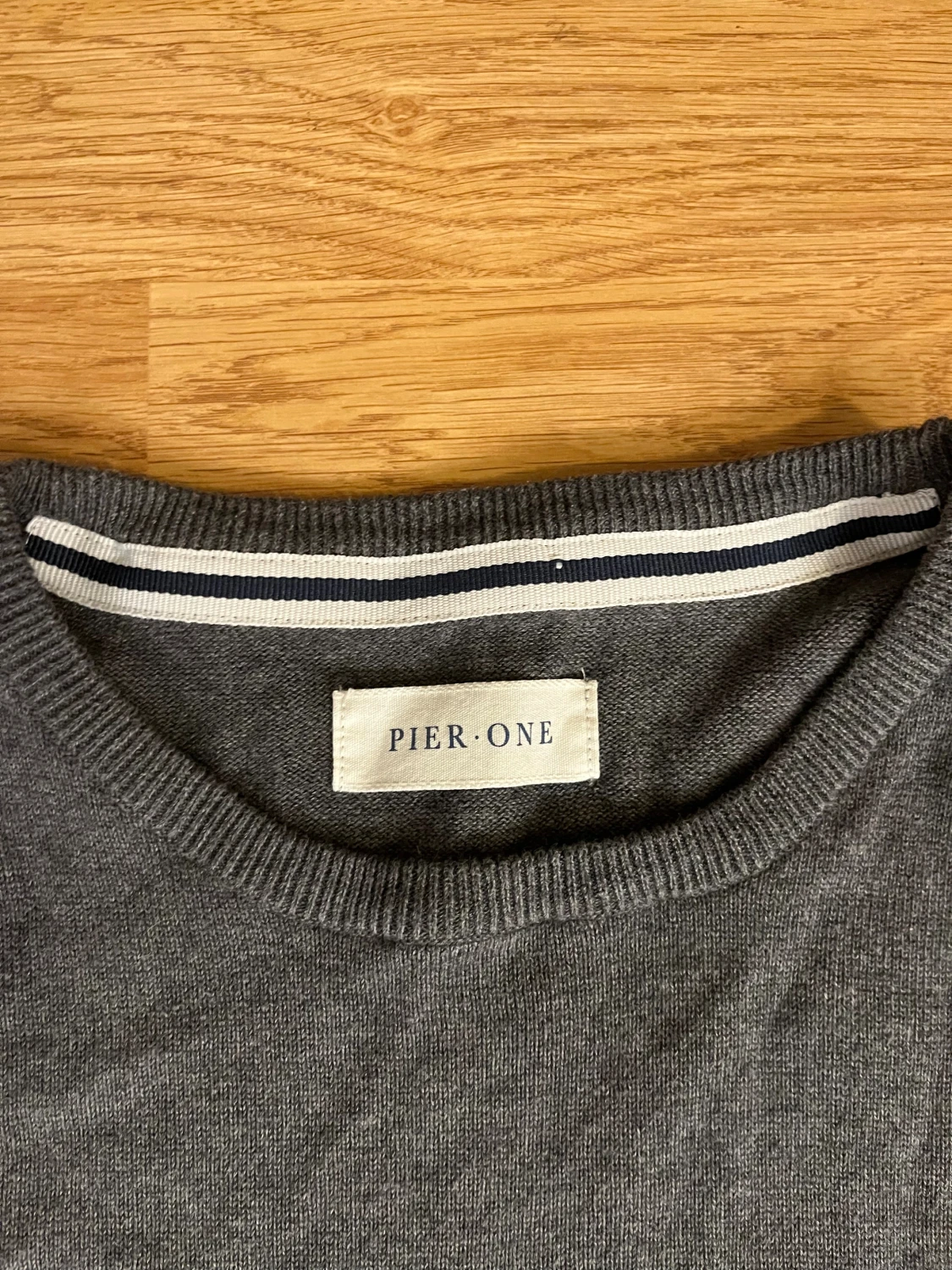  Pier One sweatshirt  - 2
