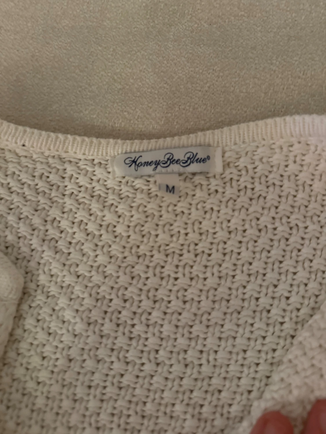 Vit stickad kofta från HoneyBeeBlue