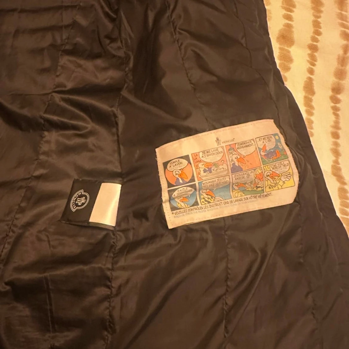 Svart lång dunjacka från Moncler - 2