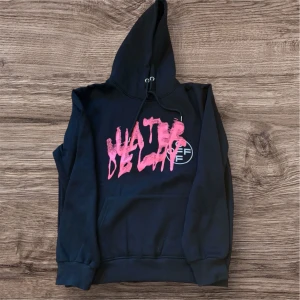 Off white  - “Fint skick, använd få gånger, snabb affär 