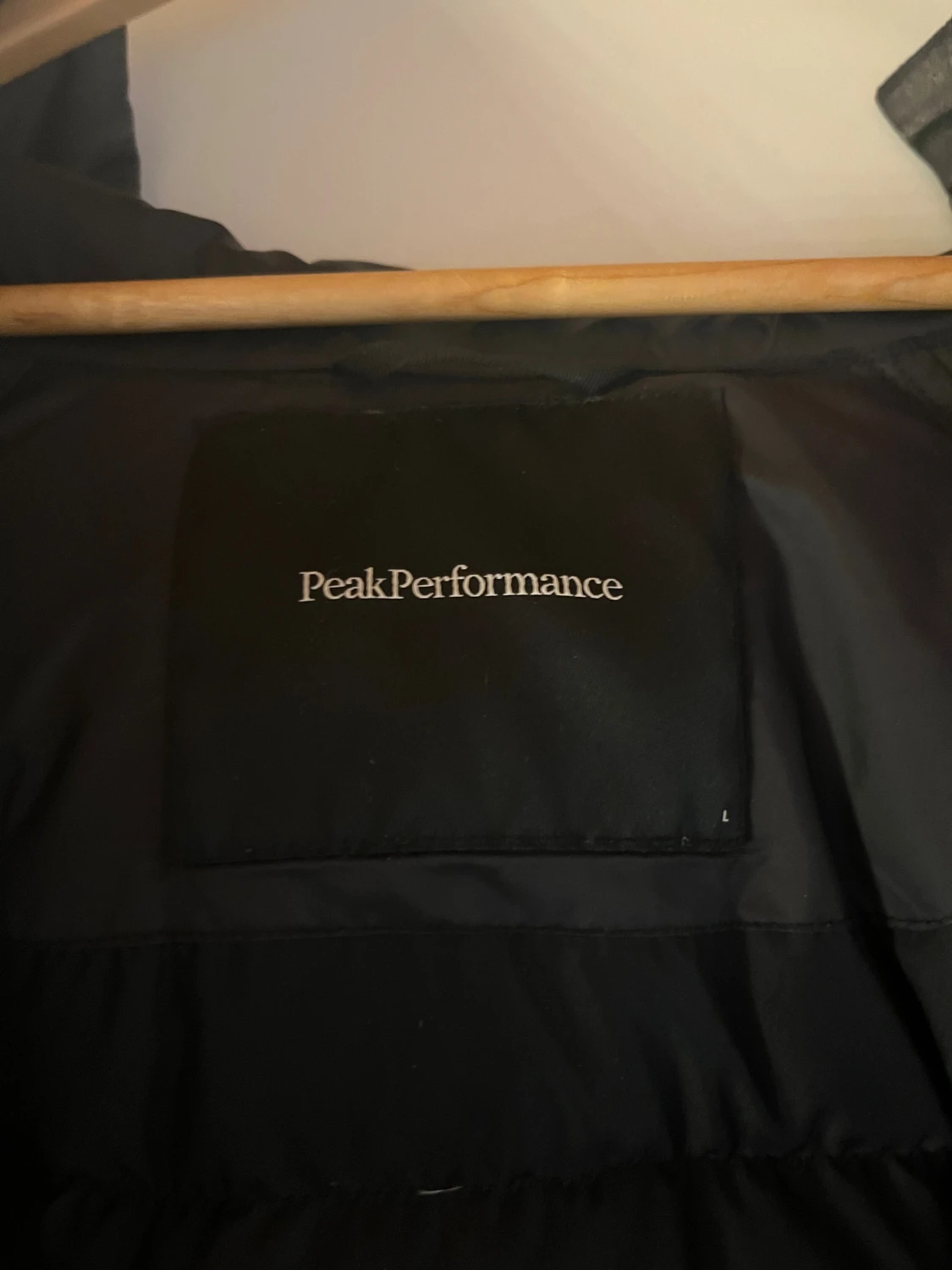 Svart pufferjacka Peak Performance L - 3