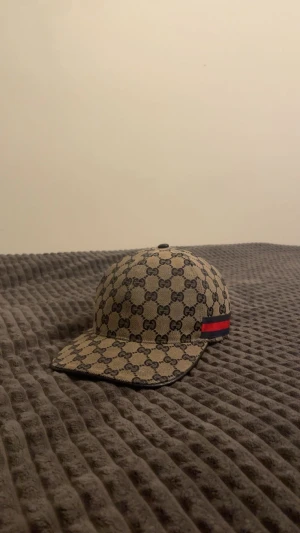 Navy Blue GG keps, St L. - GG keps i färgen Navy Blue. Nyskick. Storlek L. Om du vill ha mer information om kepsen så är det bara att skicka medelande.