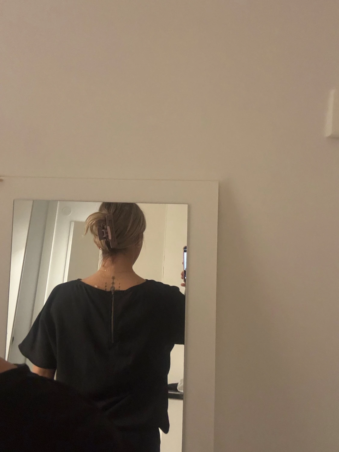 Svart blus med dragkedja bak - 1