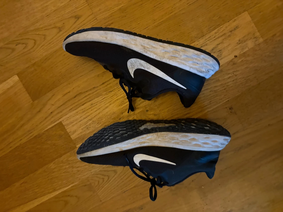 Nike svartvita löparskor