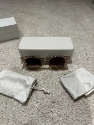 Chimi core 02 - Nästan helt oanvända chimi core 02 i beige färg. Ser ut som helt nya utan märken. 