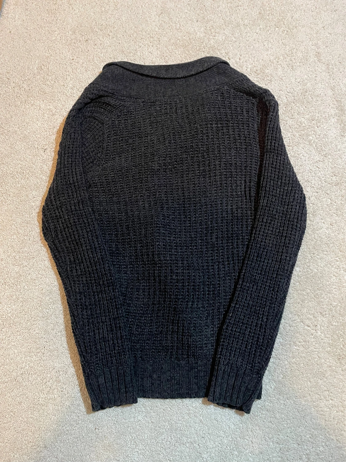 Mörkgrå stickad kofta med knappar | M - 3