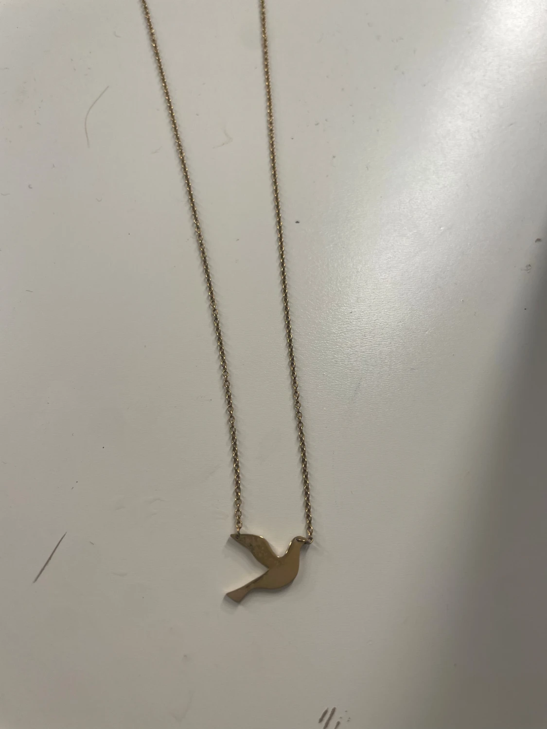 Guldigt halsband med fågelberlock - 1